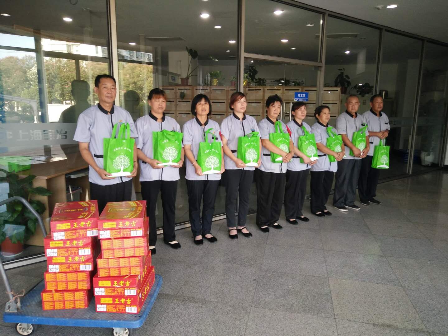 炎炎夏日送“清涼” 公司（sī）領導（dǎo）慰問高溫下堅守的項目一線員工